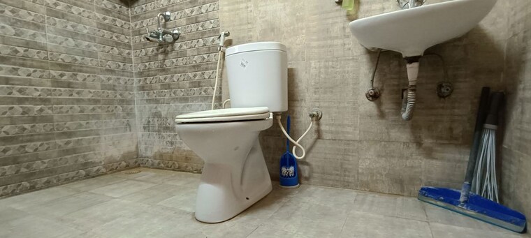 Bathroom, clubtown-gateway 2.5 Bedroom 1175 Sq.Ft. Apartment In Rajarhat Kolkata 8926253