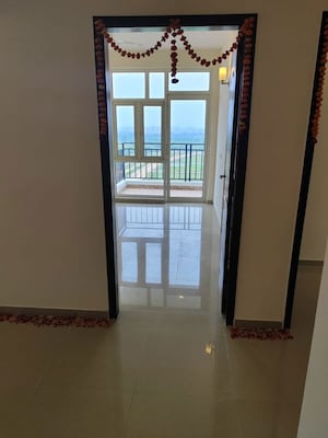 Room in 3 BHK Apartment at Gomti Nagar – for Sale