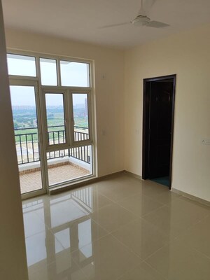 Room in 3 BHK Apartment at Gomti Nagar – for Sale