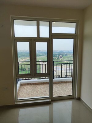 Room in 3 BHK Apartment at Gomti Nagar – for Sale