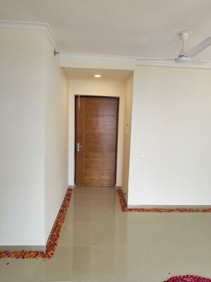 Room in 3 BHK Apartment at Gomti Nagar – for Sale
