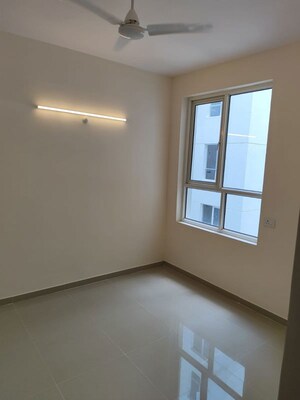 Room in 3 BHK Apartment at Gomti Nagar – for Sale