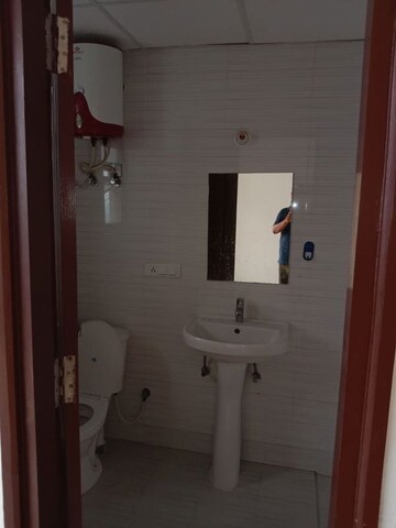 Bathroom in 3.5 BHK Apartment at Omaxe R2, Gomti Nagar – for Sale