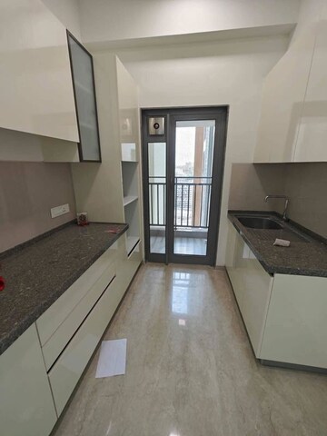 Room in 4 BHK Apartment at Rustomjee Crown, Prabhadevi – for Rent