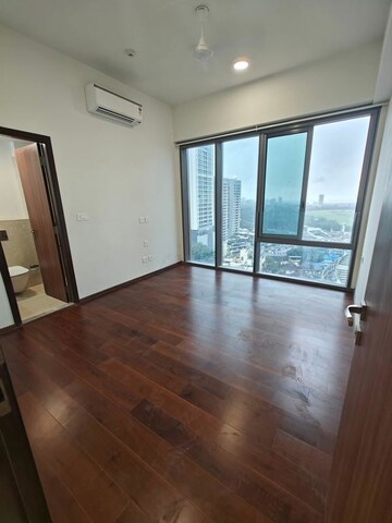 Room in 4 BHK Apartment at Rustomjee Crown, Prabhadevi – for Rent