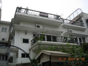 2 BHK Independent House – Exterior View View at Sector 14 - for Rent