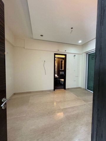 Room in 4 BHK Apartment at Raheja Atlantis, Lower Parel – for Rent