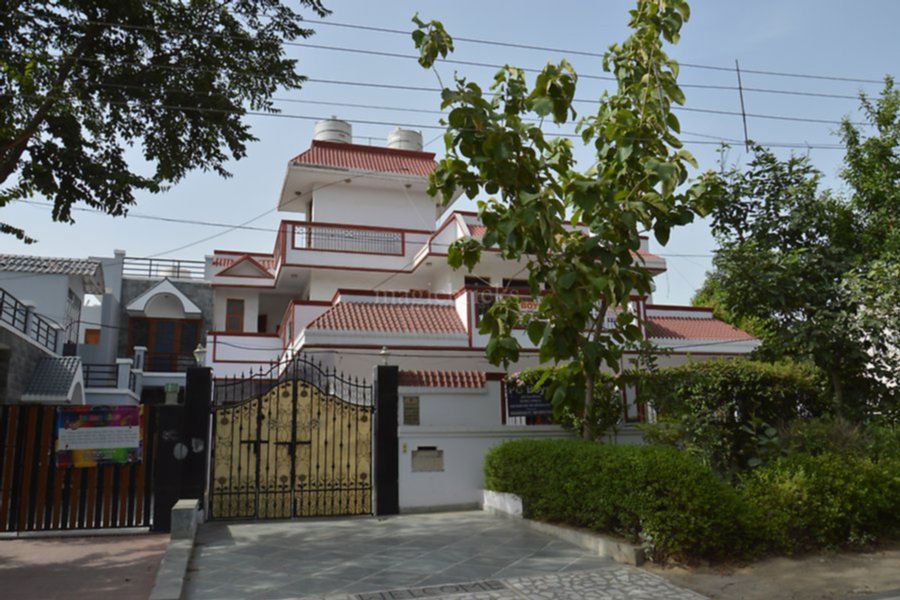 2 BHK + Pooja Room Independent House For Rent in Sector 14