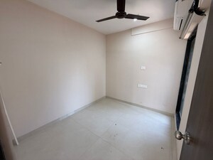 Room in 2 BHK Apartment at Evershine Nagar – for Rent