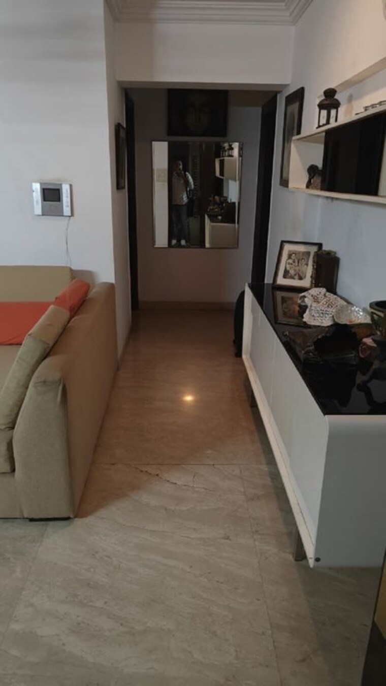  Parking, khar west 3 Bedroom 1350 Sq.Ft. Apartment In Khar West Mumbai 9702912