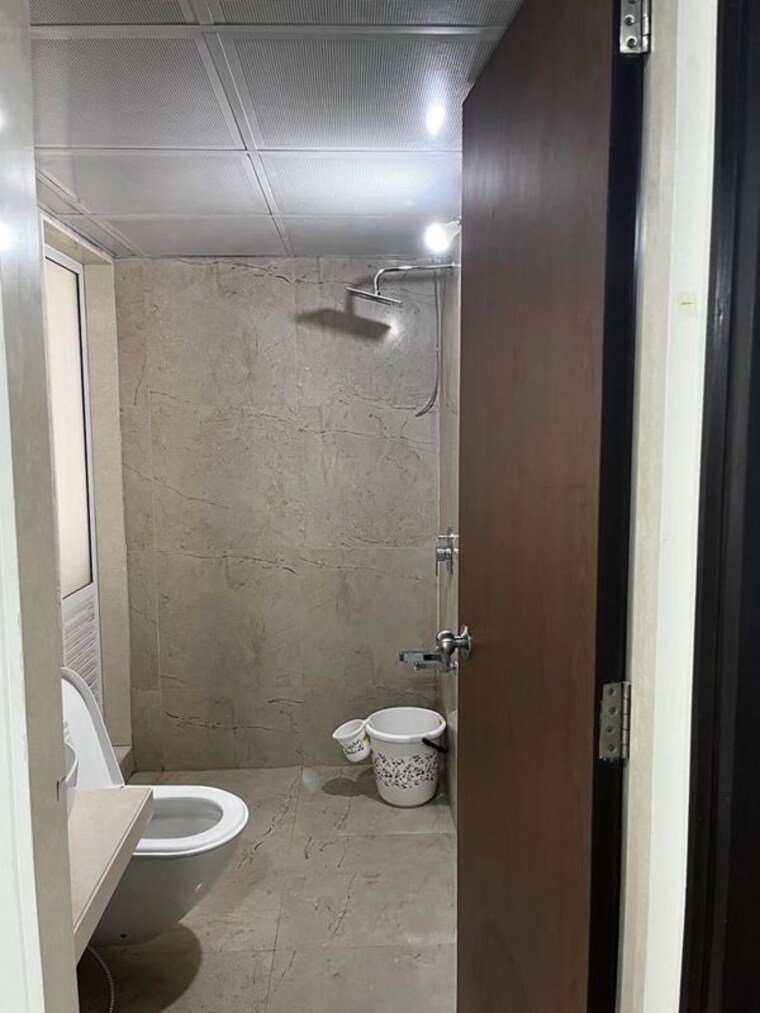 Bathroom, dosti-west-county-phase-2-dosti-cedar 3 Bedroom 1115 Sq.Ft. Apartment In Balkum Pada Thane 9703084
