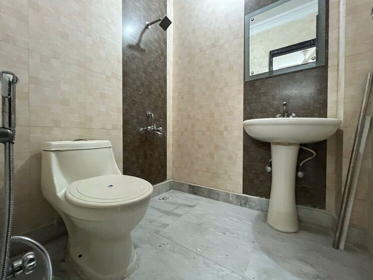 Bathroom, chattarpur 3 Bedroom 1410 Sq.Ft. Builder Floor In Chattarpur Delhi 9703204