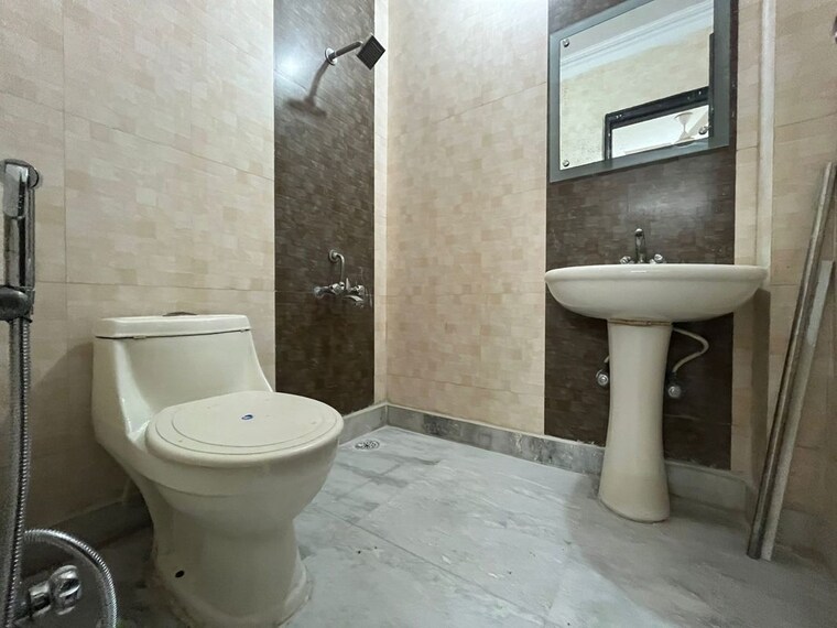 Bathroom, chattarpur 3 Bedroom 1472 Sq.Ft. Builder Floor In Chattarpur Delhi 9703211