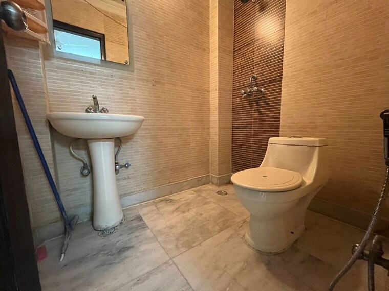 Bathroom, chattarpur 3 Bedroom 1594 Sq.Ft. Builder Floor In Chattarpur Delhi 9703221