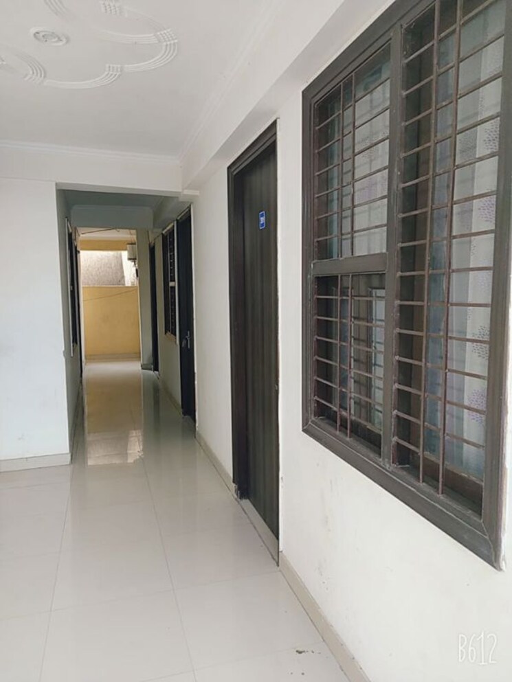 Room, sector 14 1 Bedroom 758 Sq.Ft. Independent House In Sector 14 Gurgaon 9703437
