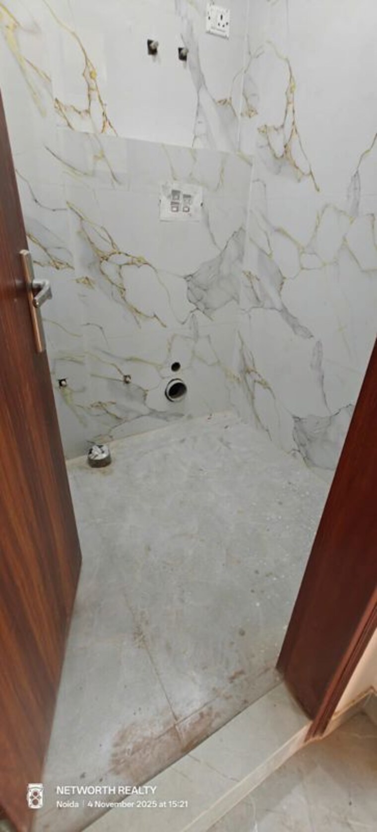 Room, sector 73 1 Bedroom 585 Sq.Ft. Builder Floor In Sector 73 Noida 9703405