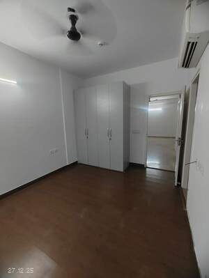 Room in 3 BHK Apartment at Mapsko Mount Ville, Sector 79 – for Rent