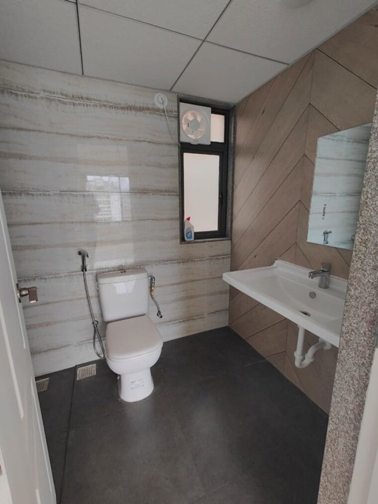 Bathroom, kumar-palmsprings 2 Bedroom 1100 Sq.Ft. Apartment In Undri Pune 8912031