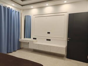 Room in 3 BHK Builder Floor at RWA Apartments Sector 41, Sector 41 – for Rent