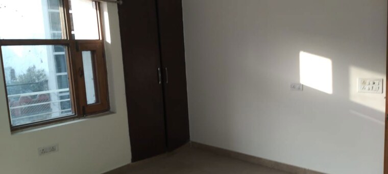 Room, sector 14 1 Bedroom 685 Sq.Ft. Independent House In Sector 14 Gurgaon 9703944