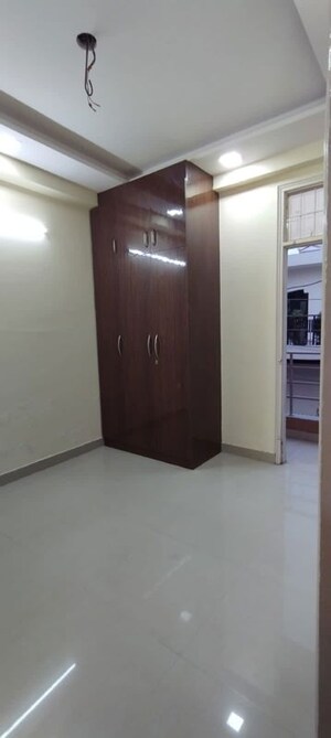 Room in 1 BHK Independent House at Sector 14 – for Rent
