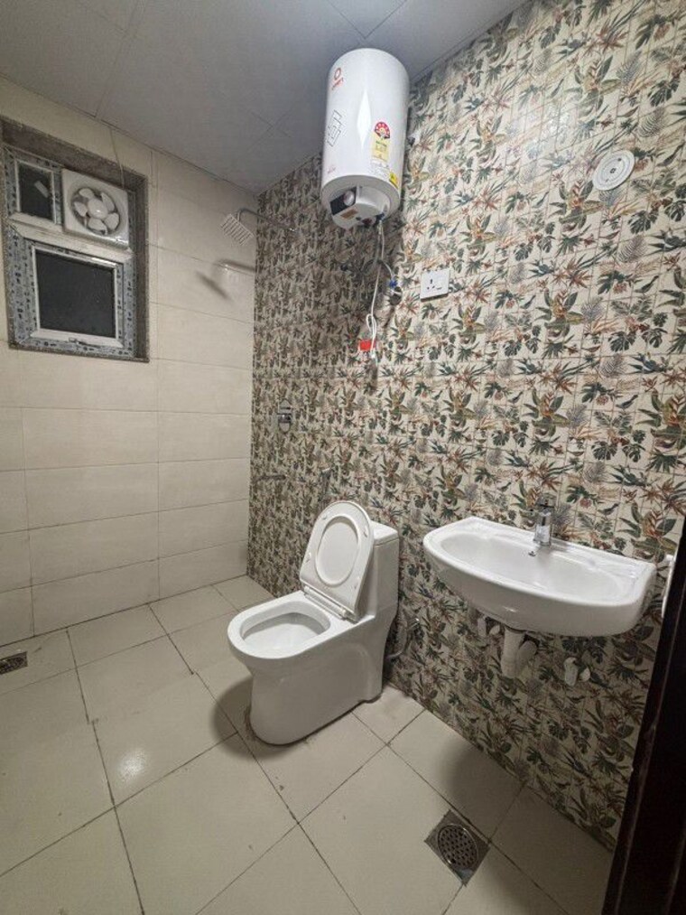 Bathroom, sector 14 1 Bedroom 742 Sq.Ft. Independent House In Sector 14 Gurgaon 9703961