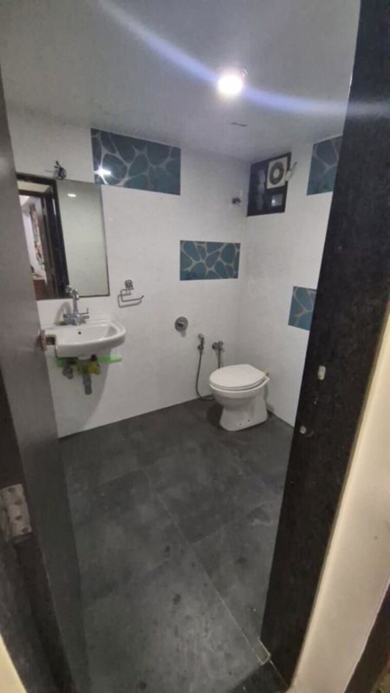 Bathroom, memnagar 3 Bedroom 1233 Sq.Ft. Apartment In Memnagar Ahmedabad 9704132