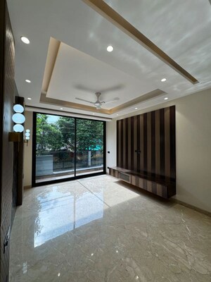 Room in 3.5 BHK Apartment at Ambience Island, Sector 24 – for Sale