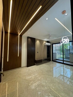 Room in 3.5 BHK Apartment at Ambience Island, Sector 24 – for Sale