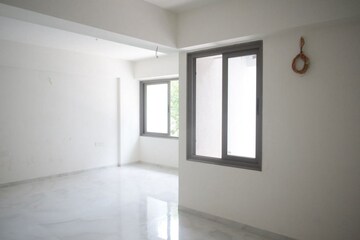 Room in 4 BHK Apartment at Navrangpura – for Rent