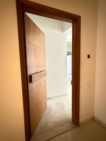 Room in 4 BHK Apartment at Navrangpura – for Rent