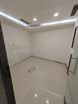 Furnished Amenities in 4 BHK Apartment at Ambience Island, Sector 24 – for Rent