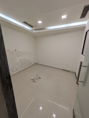 Furnished Amenities in 4 BHK Apartment at Ambience Island, Sector 24 – for Rent