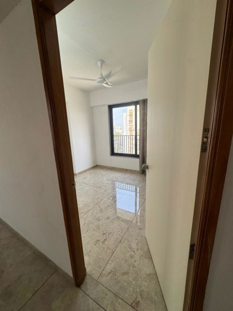 Room, c g road 3 Bedroom 2081 Sq.Ft. Apartment In C G Road Ahmedabad 9704280