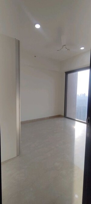 Room in 3 BHK Apartment at Piramal Mahalaxmi, Mahalaxmi – for Rent