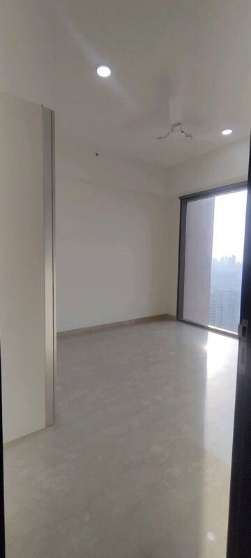 Room in 3 BHK Apartment at Piramal Mahalaxmi, Mahalaxmi – for Rent