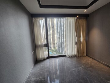 Room in 3 BHK Apartment at Lodha Trump Tower, Worli – for Rent