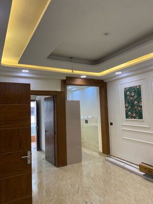 Room in 4 BHK Builder Floor at TDI The Retreat, Sector 89 – for Sale