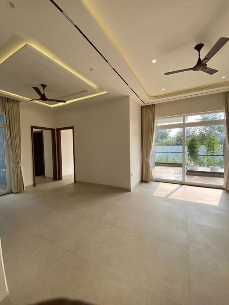 Room, tdi-the-retreat 4 Bedroom 242 Sq.Yd. Builder Floor In Sector 89 Faridabad 9580727