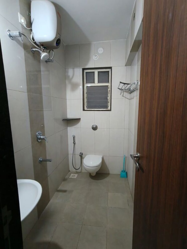 Bathroom, vilas-javdekar-yashwin-encore 3 Bedroom 1220 Sq.Ft. Apartment In Wakad Pune 9704505
