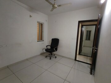 Room in 3 BHK Apartment at Vilas Javdekar Yashwin Encore, Wakad – for Rent