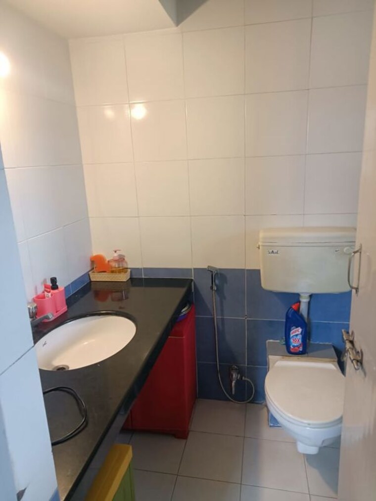 Bathroom, bhujbal-shivranjan-towers 2 Bedroom 1050 Sq.Ft. Apartment In Pashan Pune 9704657