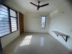 1 BHK Independent House For Rent in Sector 4