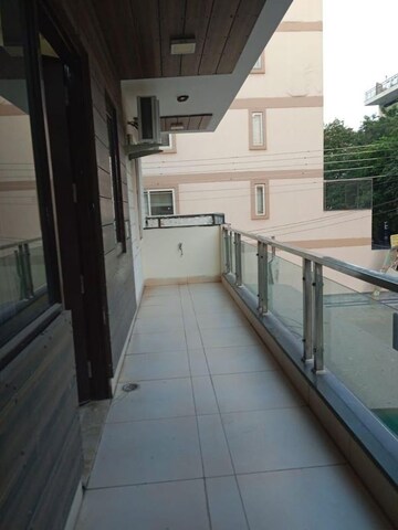 1 BHK Independent House For Rent in Sector 4