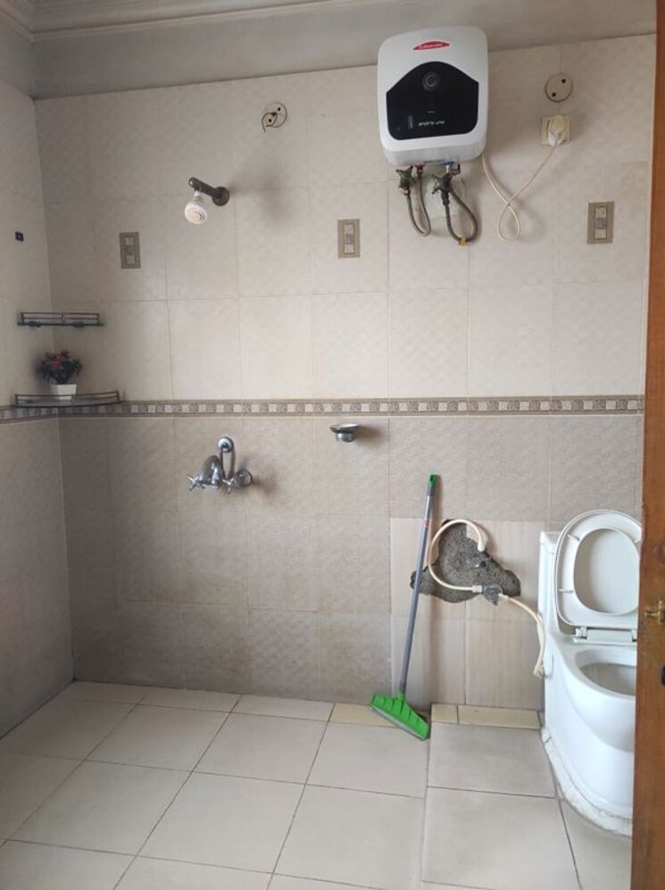 Bathroom, lalpur 5 Bedroom 6000 Sq.Ft. Independent House In Lalpur Ranchi 9670061