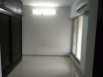 Room in 2 BHK Apartment at Majestique 38 Park Majestique, Undri – for Rent