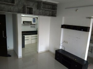 Room in 2 BHK Apartment at Majestique 38 Park Majestique, Undri – for Rent