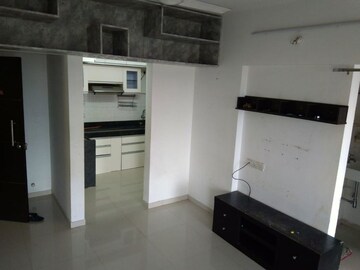 Room in 2 BHK Apartment at Majestique 38 Park Majestique, Undri – for Rent