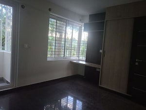 Room in 3 BHK Builder Floor at Sanjay Nagar – for Rent
