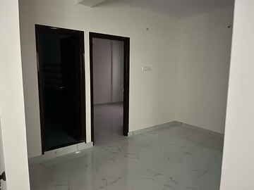 Room in 3 BHK Builder Floor at Sanjay Nagar – for Rent